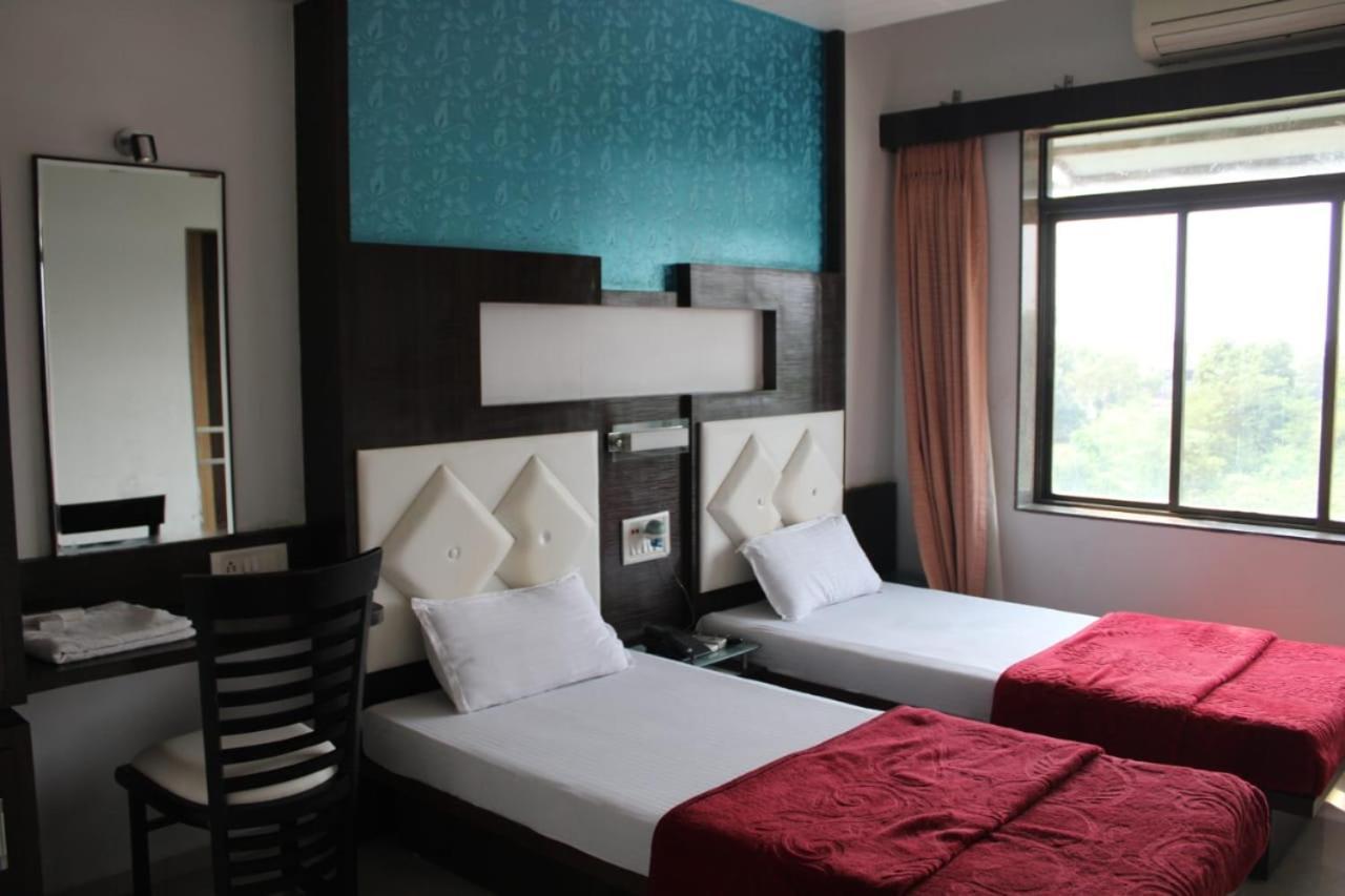 Hotel Saffron Gandeva Dış mekan fotoğraf