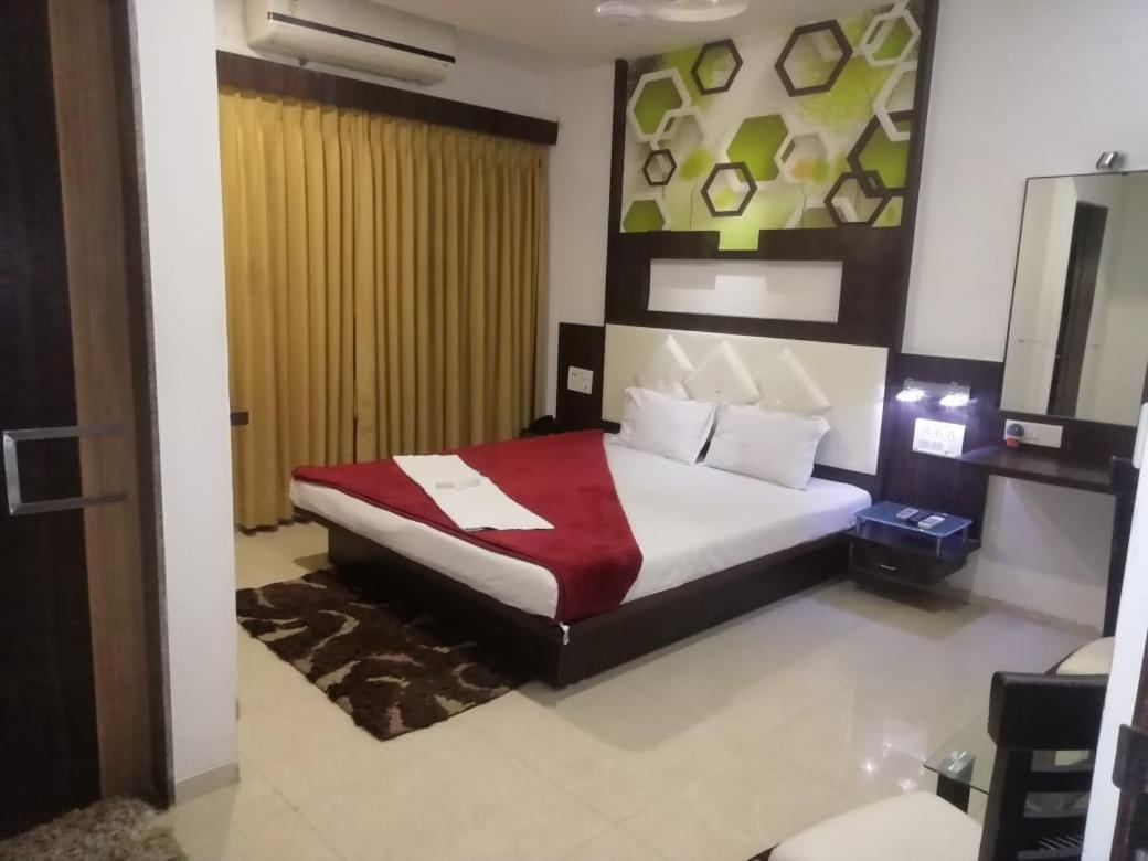 Hotel Saffron Gandeva Dış mekan fotoğraf