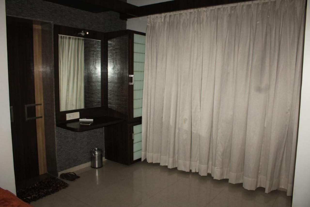 Hotel Saffron Gandeva Dış mekan fotoğraf
