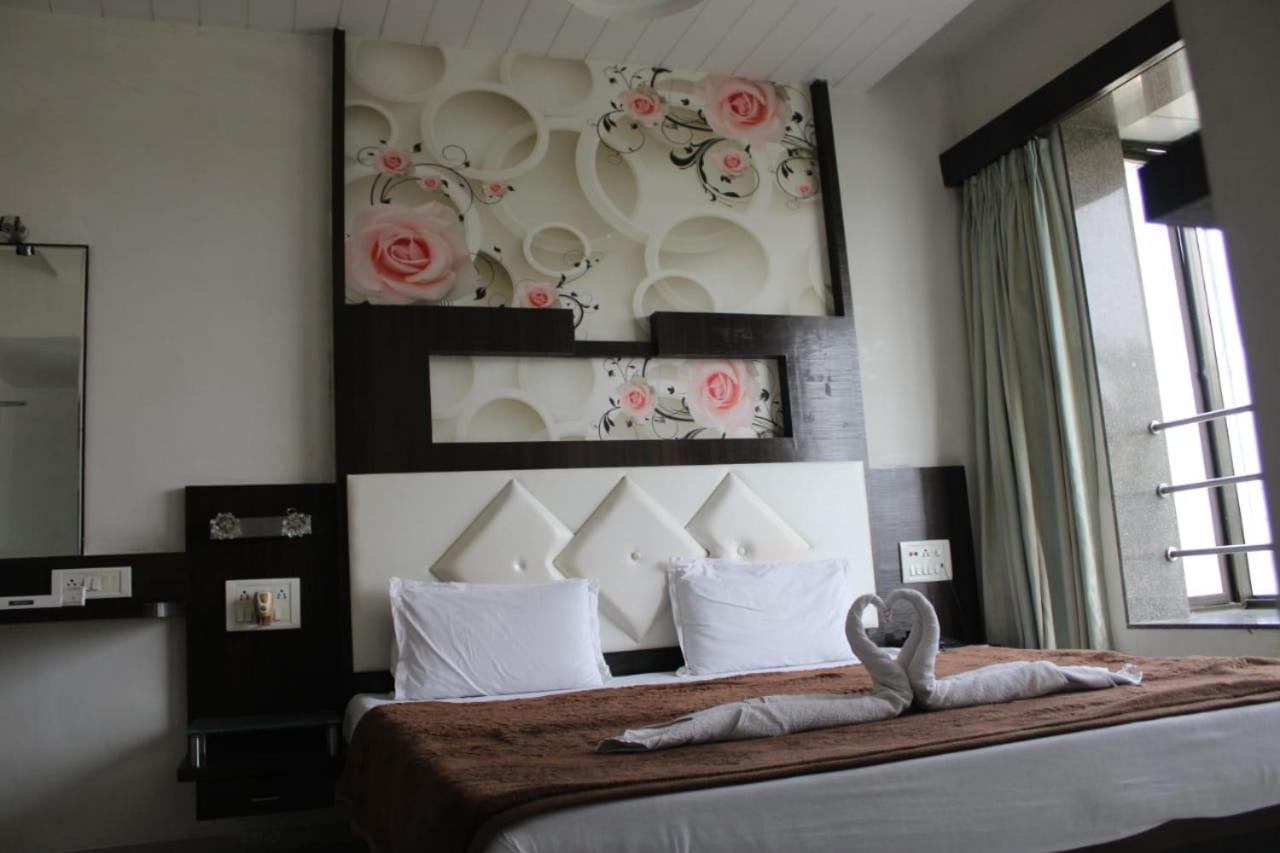 Hotel Saffron Gandeva Dış mekan fotoğraf