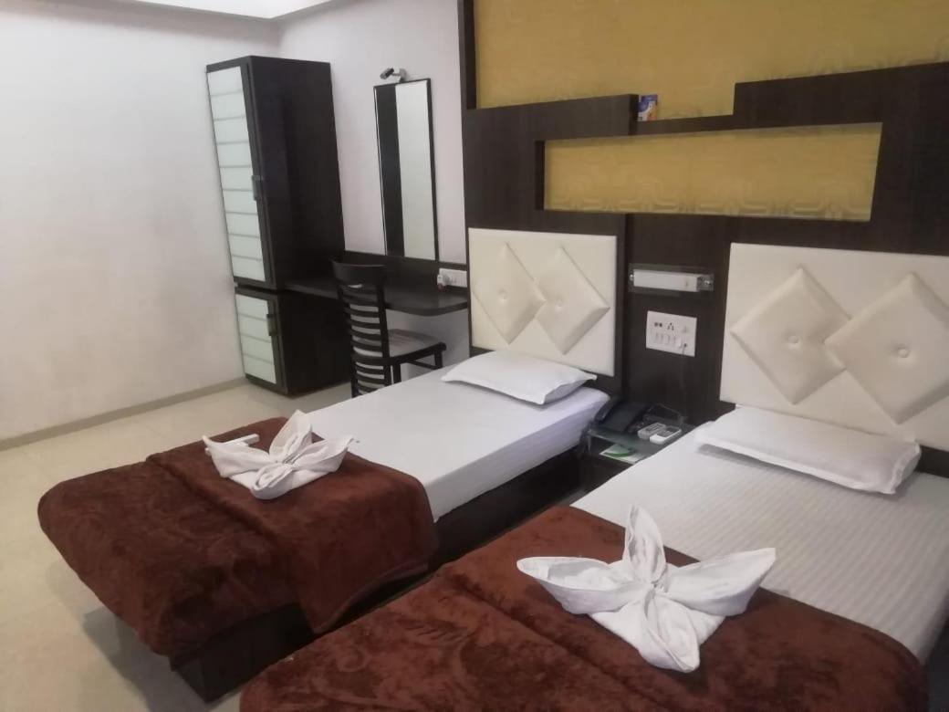 Hotel Saffron Gandeva Dış mekan fotoğraf