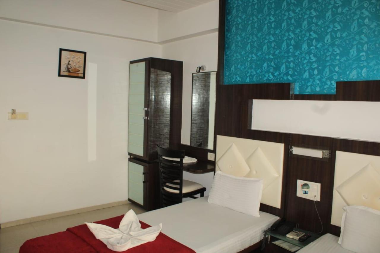 Hotel Saffron Gandeva Dış mekan fotoğraf