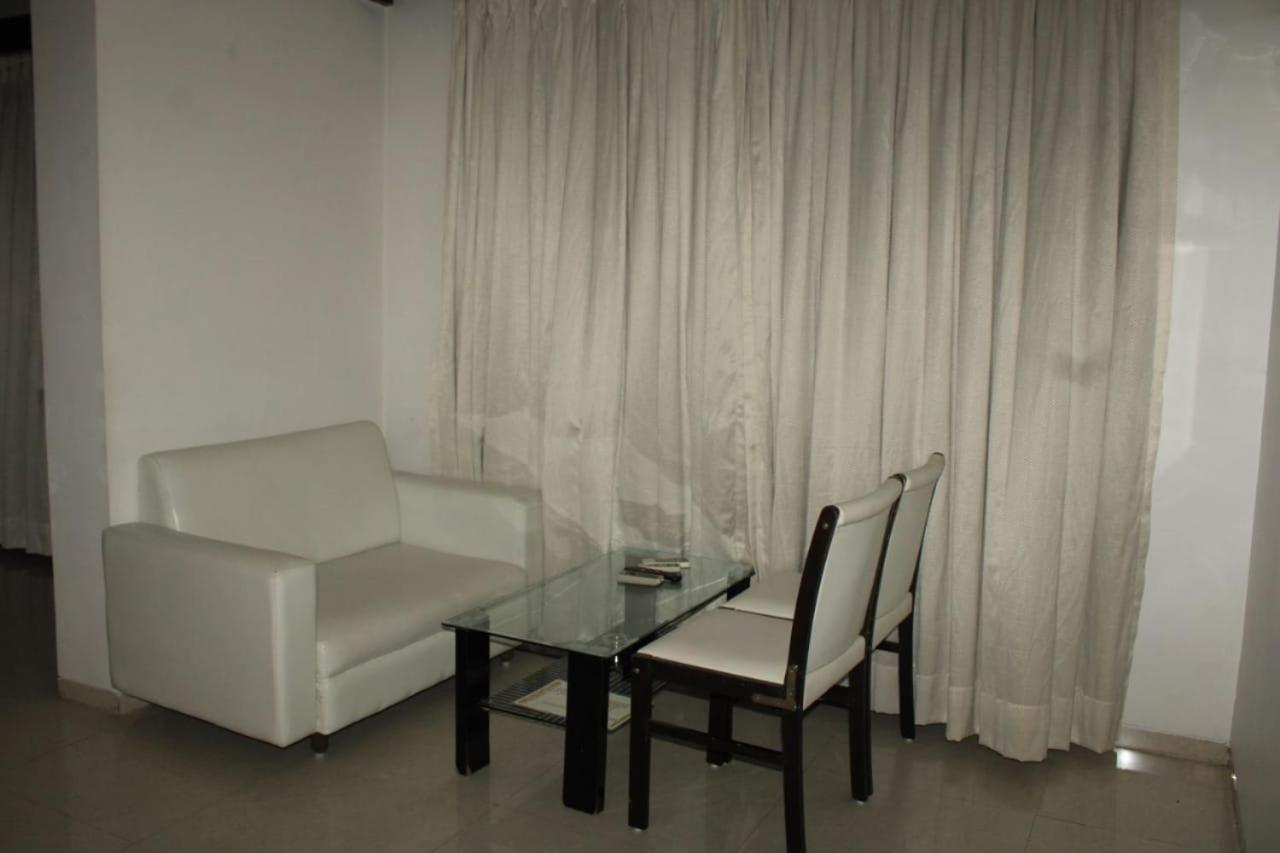 Hotel Saffron Gandeva Dış mekan fotoğraf