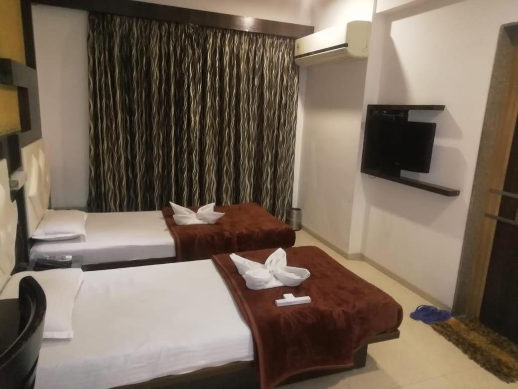 Hotel Saffron Gandeva Dış mekan fotoğraf